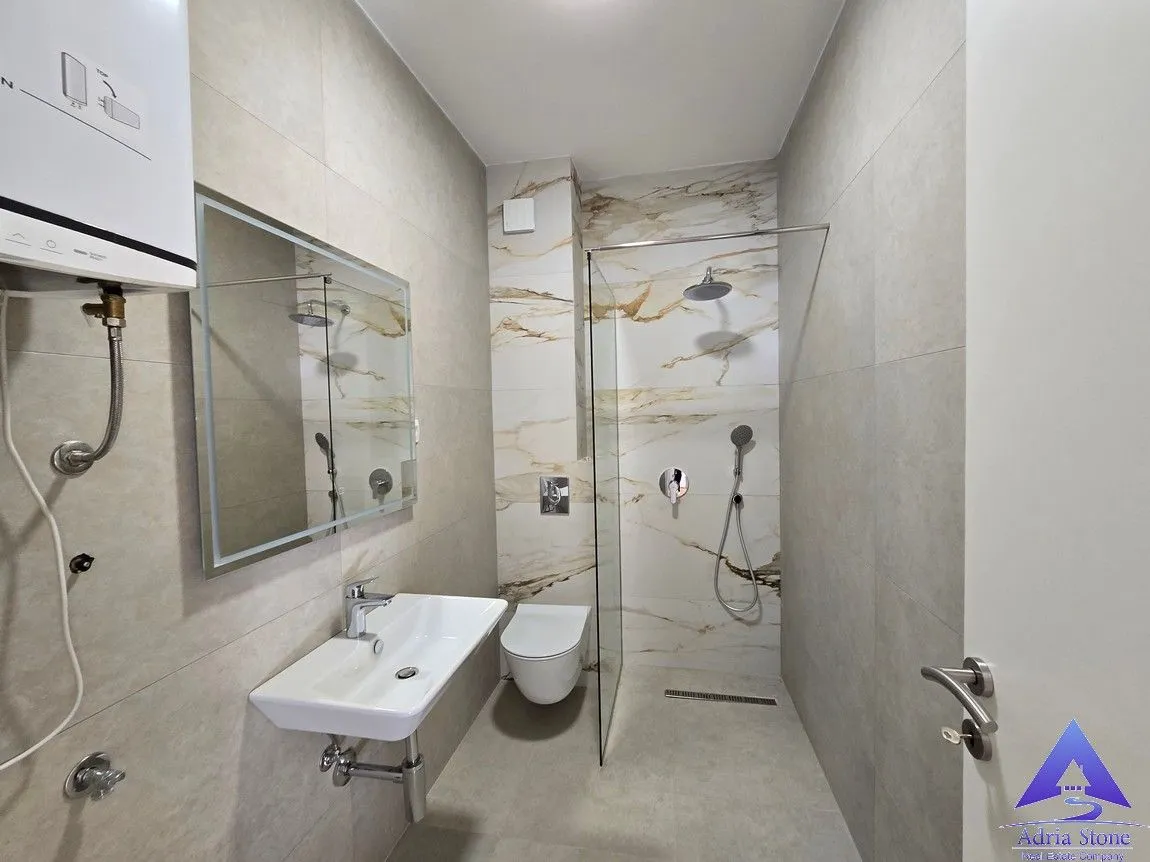Prodaja, dvosoban stan, 65m², Centar, Budva