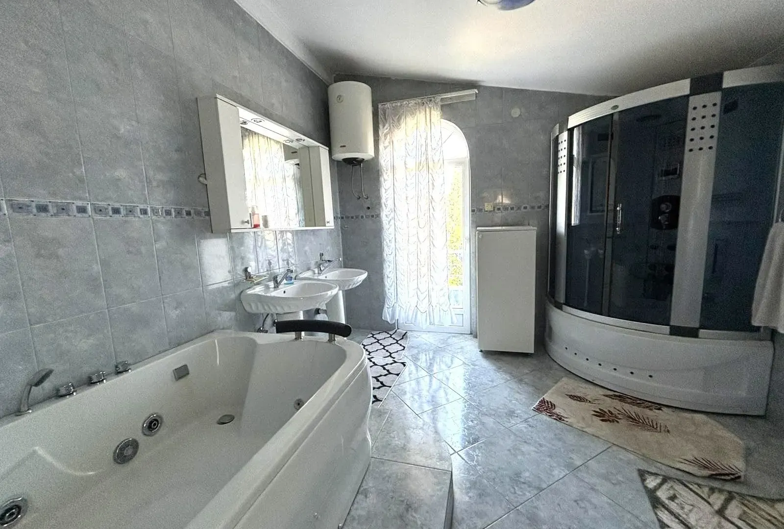 Rent, house, 300m², Zagorič, Podgorica