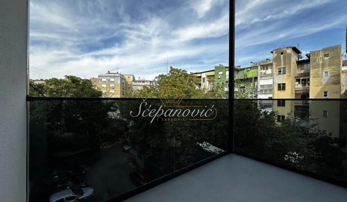 Prodaja, četvorosoban stan, 110m², Centar, Novi Sad