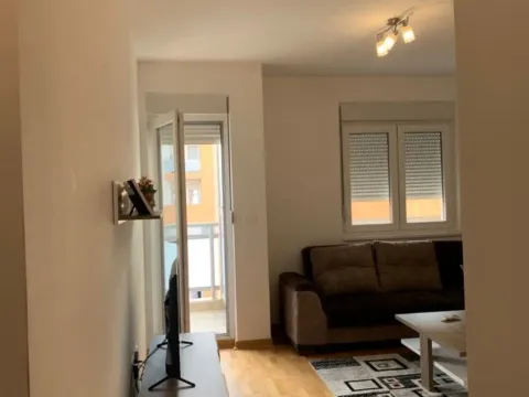 Izdavanje, jednosoban stan, 45m², City Kej, Podgorica - image 4