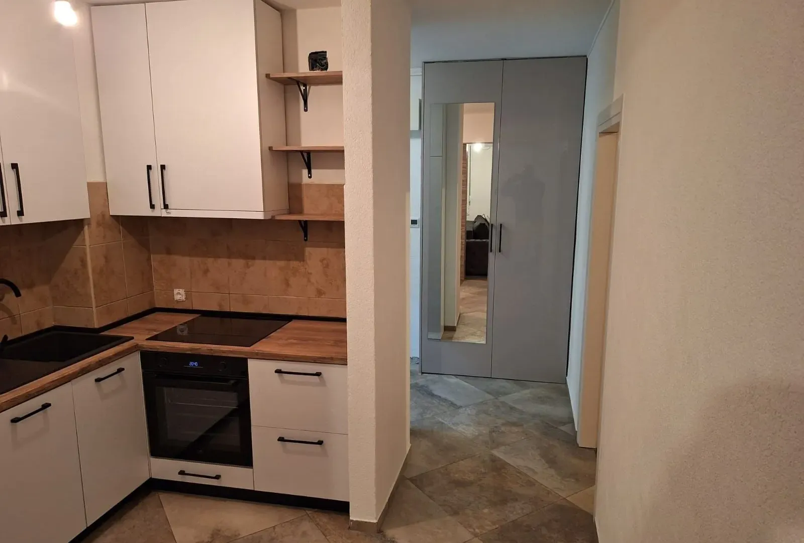 Prodaja, trosoban stan, 60m², Centar, Tivat