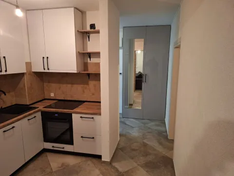 Prodaja, trosoban stan, 60m², Centar, Tivat - image 8