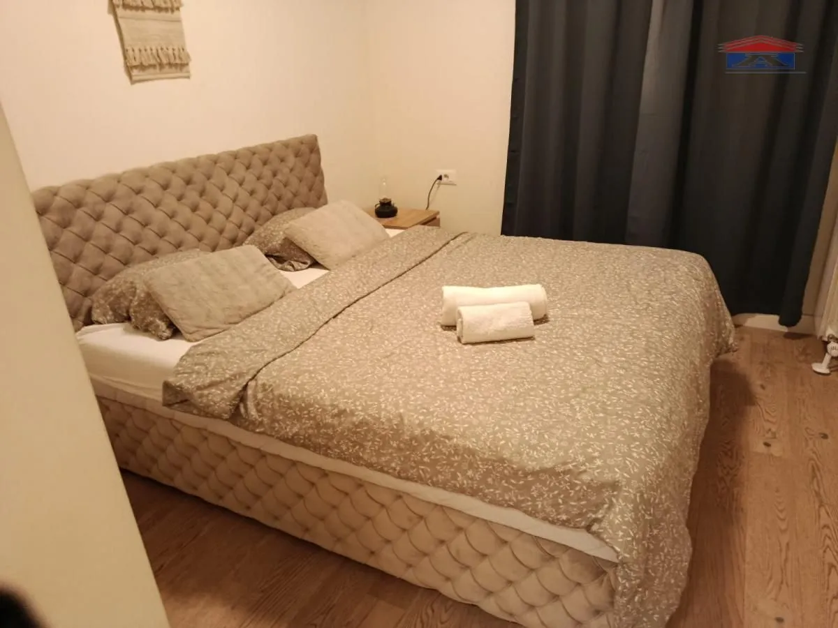Rent, two bedroom apartment, 75m², Savski Venac, Beograd