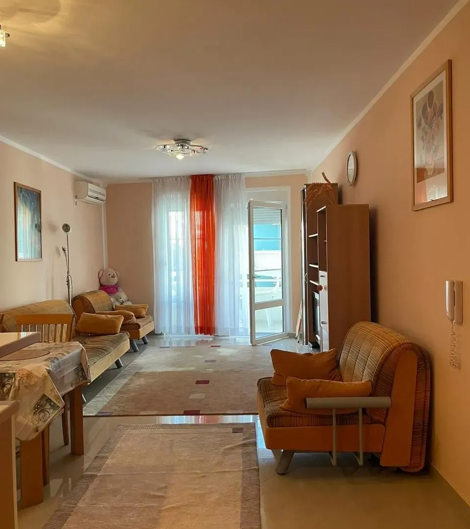 Izdavanje, jednosoban stan, 66m², Rafailovići, Budva