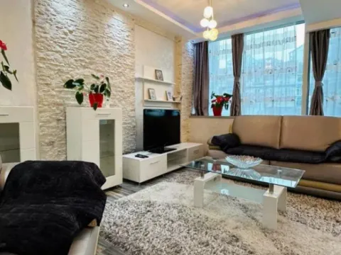 Izdavanje, jednosoban stan, 63m², Igalo, Herceg Novi