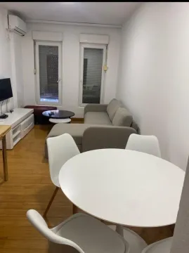 Dnevna soba sa trpezarijskim stolom. - image 6
