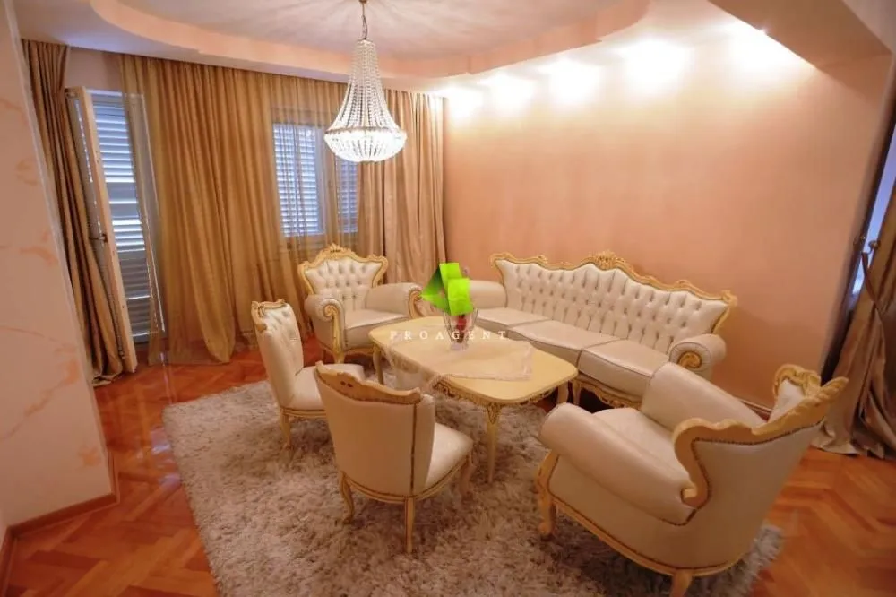 Prodaja, kuća, 350m², Pantelej, Niš