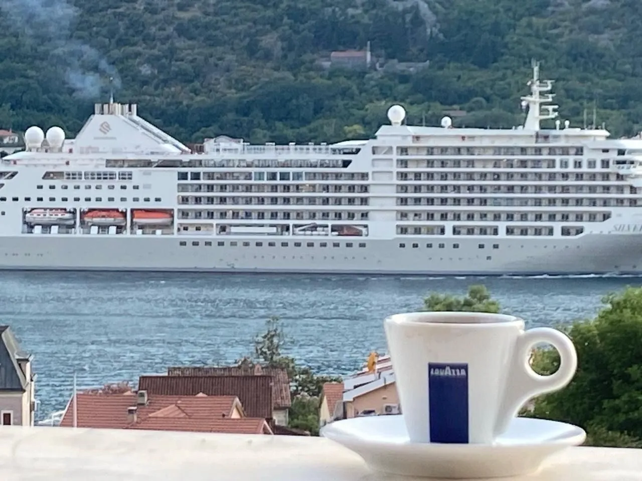 Rent, two bedroom apartment, 108m², Dobrota, Kotor