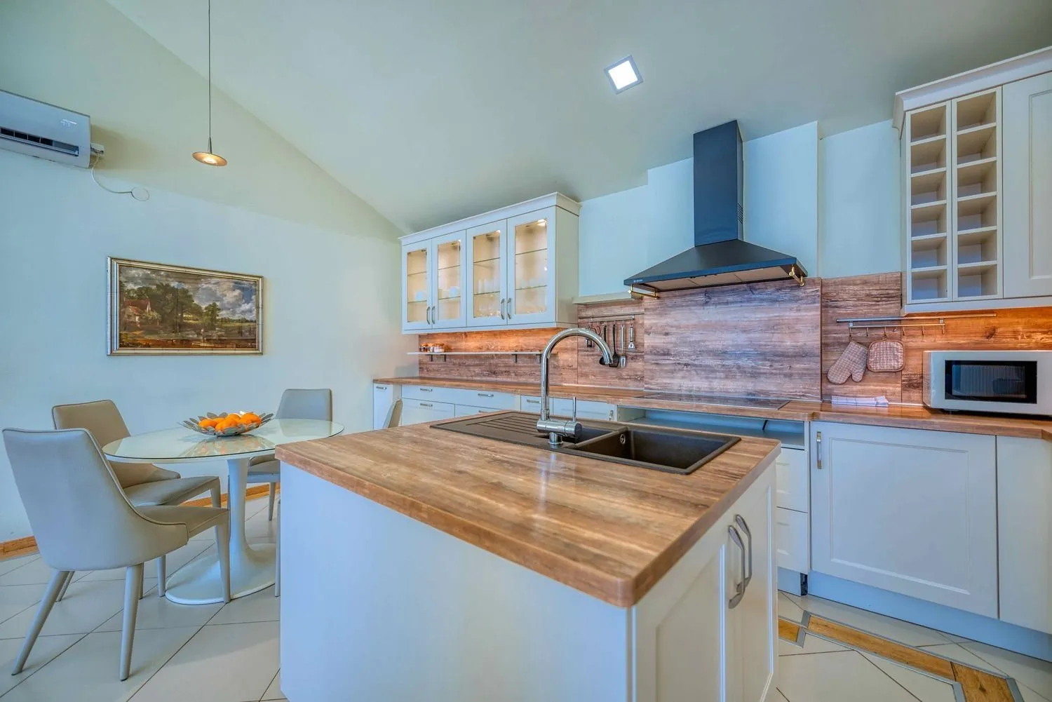 Sale, three bedroom apartment, 167m², Prčanj, Kotor