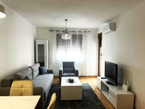 Rent, apartment, 42m², Stari Aerodrom, Podgorica - image 1