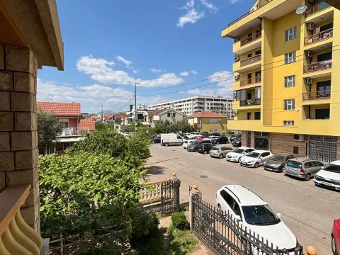 Izdavanje, kuća, 250m², Stari Aerodrom, Podgorica - image 5