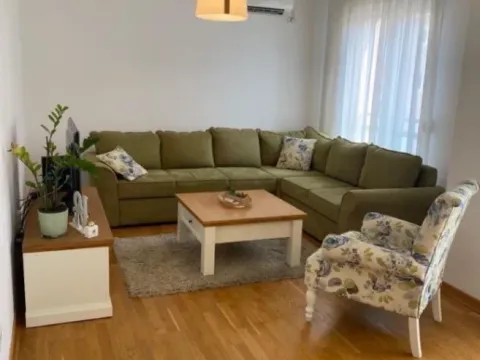 Izdavanje, jednosoban stan, 53m², City Kvart, Podgorica