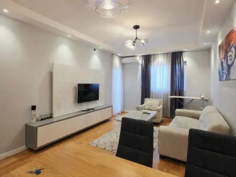 Izdavanje, jednosoban stan, 50m², Central Point, Podgorica - image 2