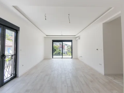 Prodaja, trosoban stan, 82m², Tivat, Crna Gora - image 12