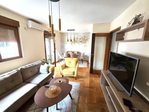 Izdavanje, dvosoban stan, 70m², Stari Aerodrom, Podgorica - image 2