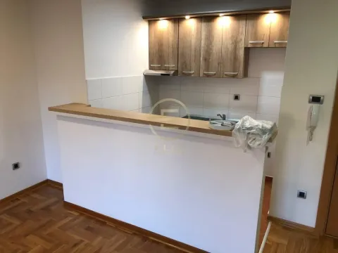 Izdavanje, poslovni prostor, 44m², Socijalno, Novi Sad Sve Podlokacije - image 5