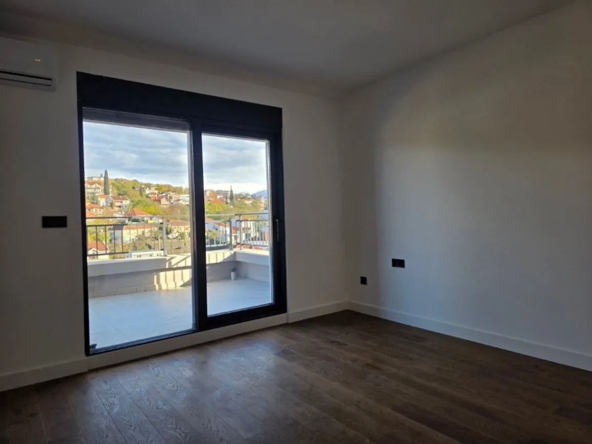 Izdavanje, trosoban stan, 163m², Dalmatinska ulica, Podgorica