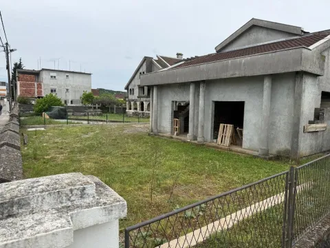 Prodaja, kuća, 285m², Karaburško Polje, Podgorica - image 2