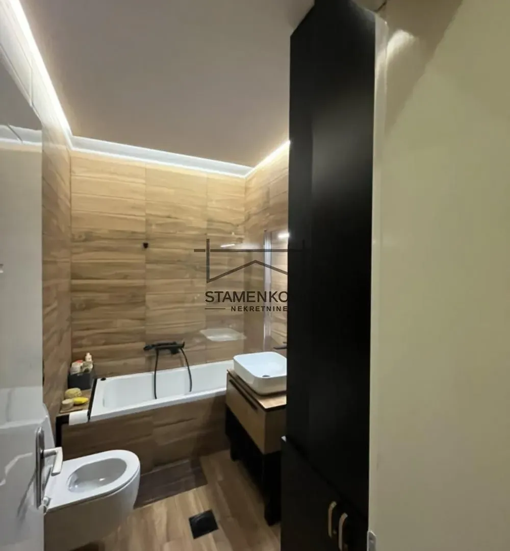Prodaja, trosoban stan, 111m², Grbavica, Novi Sad Sve Podlokacije