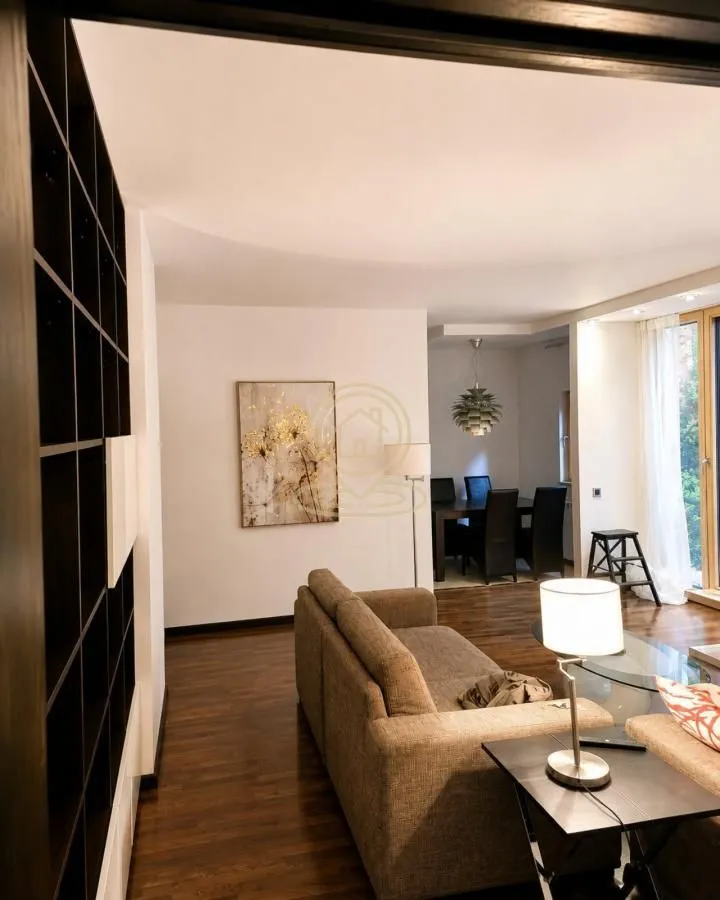 Izdavanje, četvorosoban stan, 87m², Stari Grad, Beograd