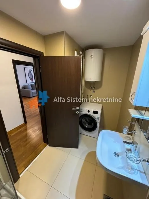 Izdavanje, dvosoban stan, 55m², Sarajevska, Beograd