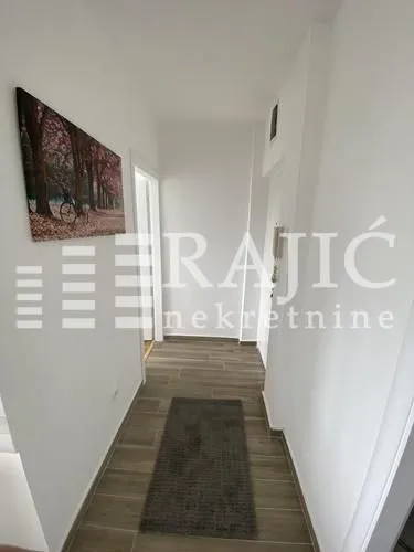 Izdavanje, trosoban stan, 60m², Novi Beograd Blok 1 Fontana, Novi Beograd Sve Podlokacije