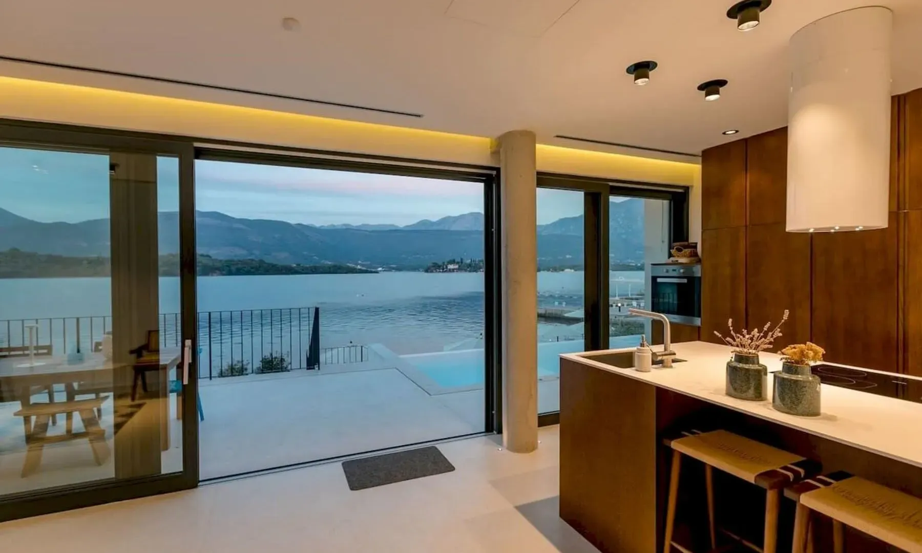 Prodaja, kuća, 676m², Tivat, Crna Gora