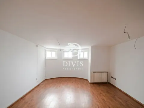 Izdavanje, kuća, 480m², Zvezdin Stadion, Beograd - image 9