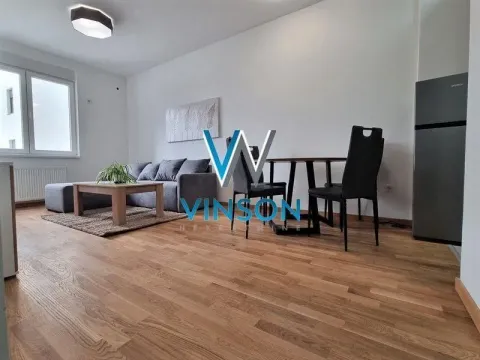 Dnevna soba sa garniturom i trpezarijskim delom. - image 5