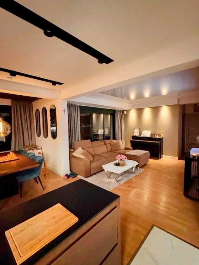 Prodaja, dvosoban stan, 85m², Dobrota, Kotor