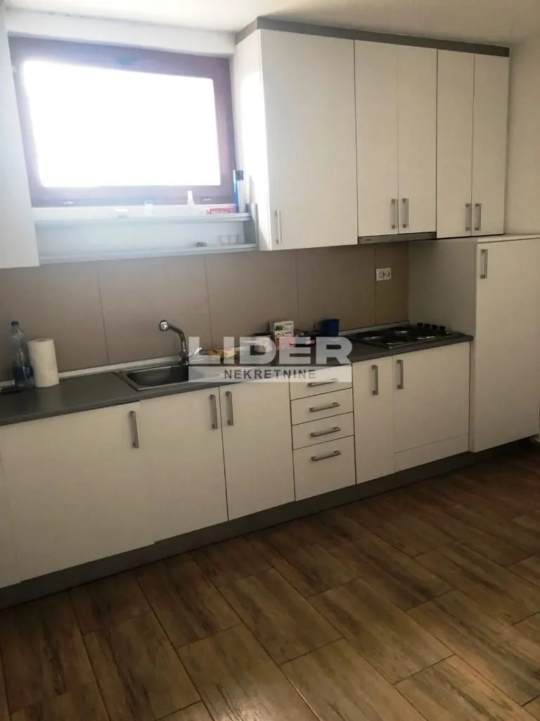 Rent, office space, 325m², Surčin, Beograd