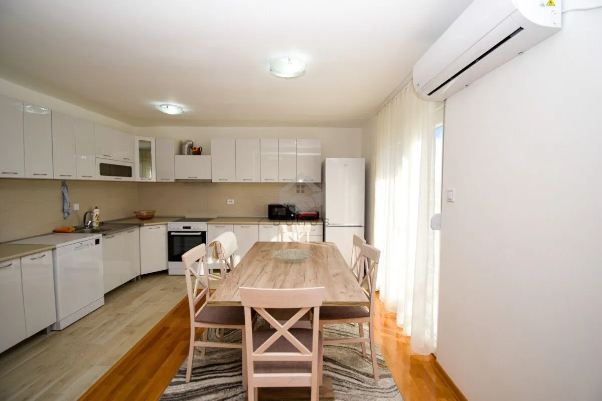 Izdavanje, trosoban stan, 108m², Donja Gorica, Podgorica