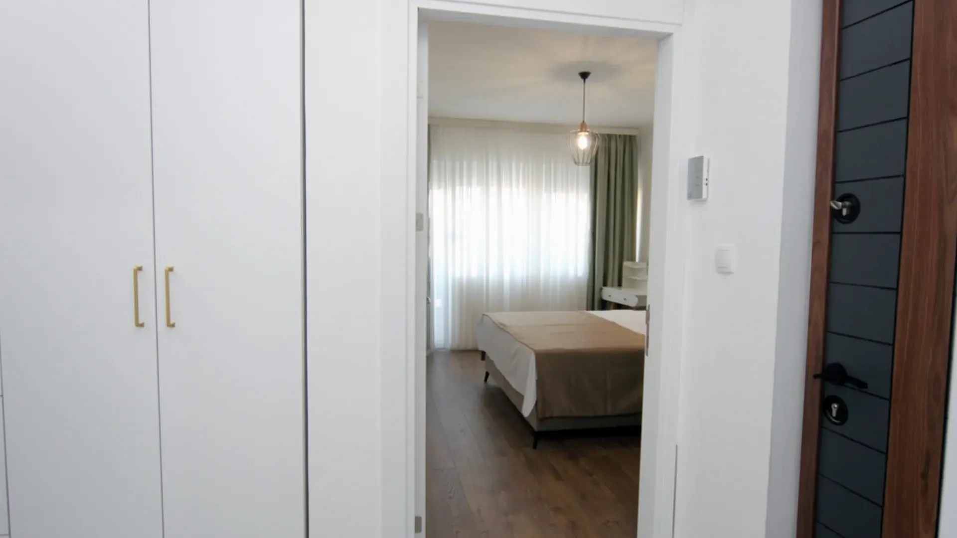Izdavanje, dvosoban stan, 73m², Centar, Tivat