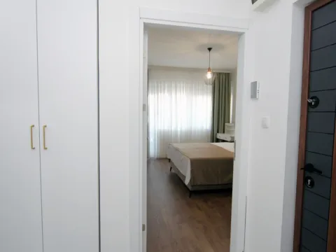 Izdavanje, dvosoban stan, 73m², Centar, Tivat - image 14