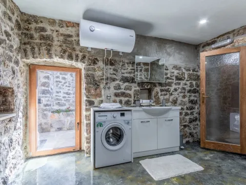 Izdavanje, kuća, 80m², Đuraševići, Tivat - image 14