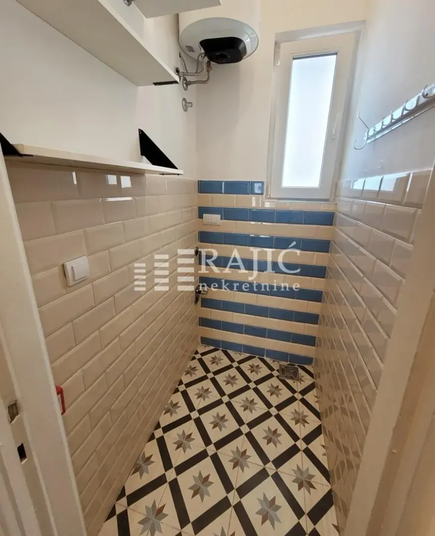 Izdavanje, dvosoban stan, 66m², Kosančićev Venac, Beograd