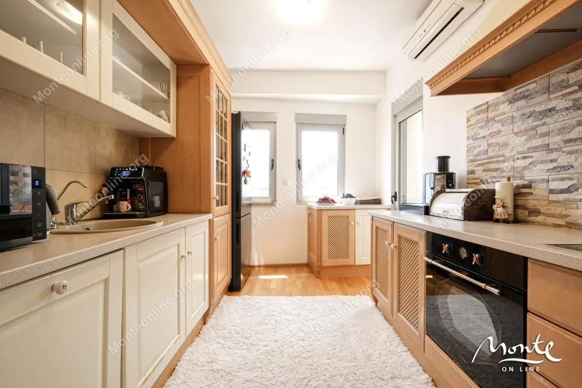 Sale, four bedroom apartment, 150m², Rozino, Budva