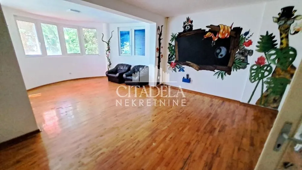 Izdavanje, kuća, 200m², Čukarica, Beograd