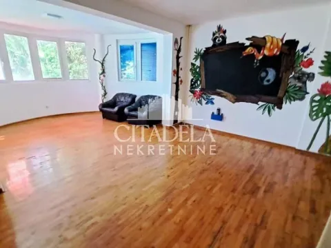 Rent, house, 200m², Čukarica, Beograd - image 6