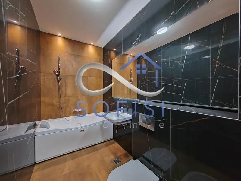 Prodaja, četvorosoban stan, 240m², Adamovićevo Naselje, Novi Sad Sve Podlokacije
