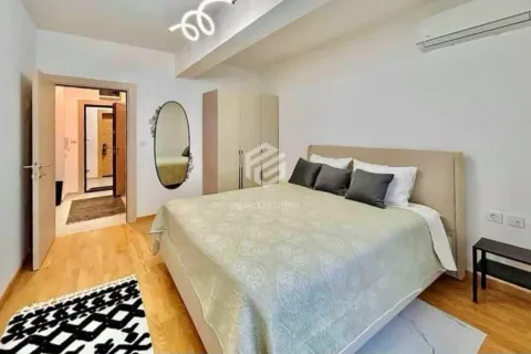 Furnished bedroom with a double bed, wardrobe, and mirror. - image 5