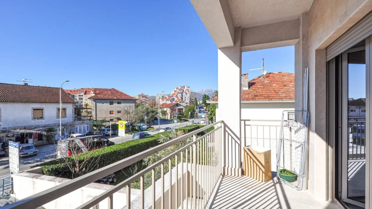 Prodaja, jednosoban stan, 57m², Tivat, Crna Gora