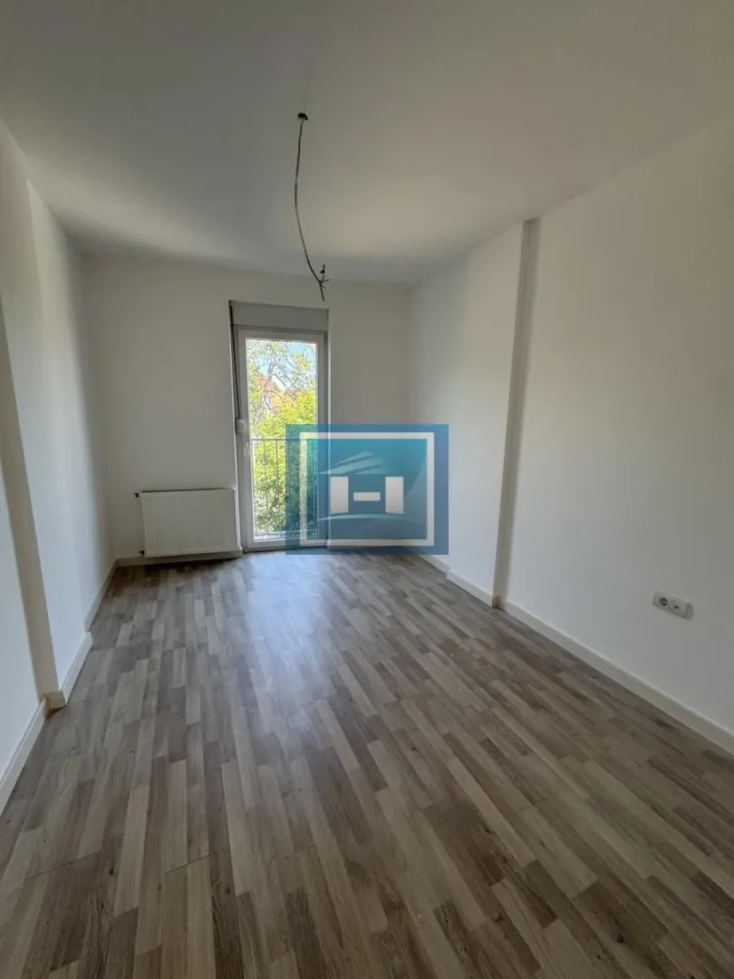 Prodaja, četvorosoban stan, 97m², Centar, Paraćin