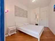 Izdavanje, jednosoban stan, 63m², Tree cane, Budva - image 8