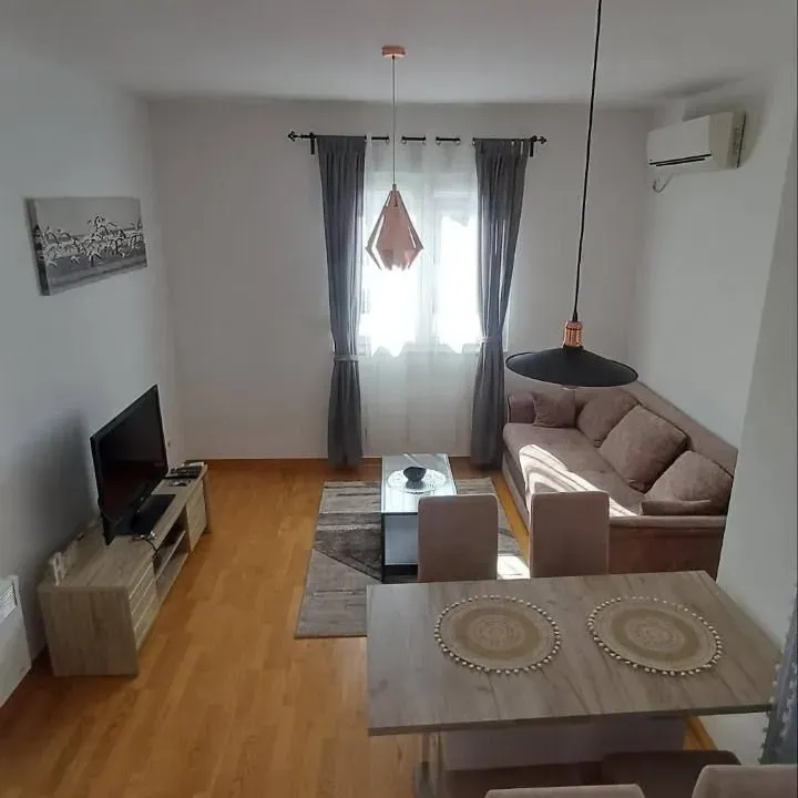 Izdavanje, jednosoban stan, 42m², City Kvart, Podgorica