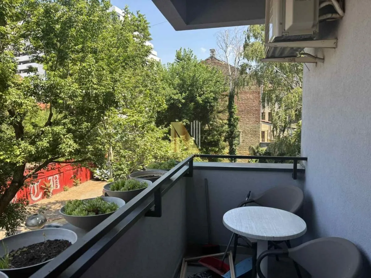 Izdavanje, četvorosoban stan, 102m², Centar, Novi Sad