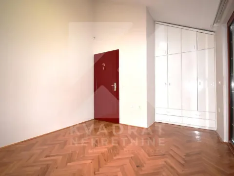 Sale, house, 370m², Zabjelo, Podgorica - image 14