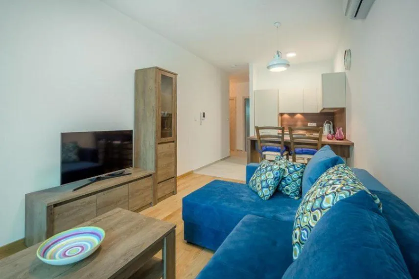 Izdavanje, dvosoban stan, 60m², Bečići, Budva