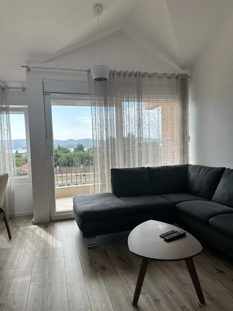 Rent, one bedroom apartment, 45m², Tivat, Crna Gora