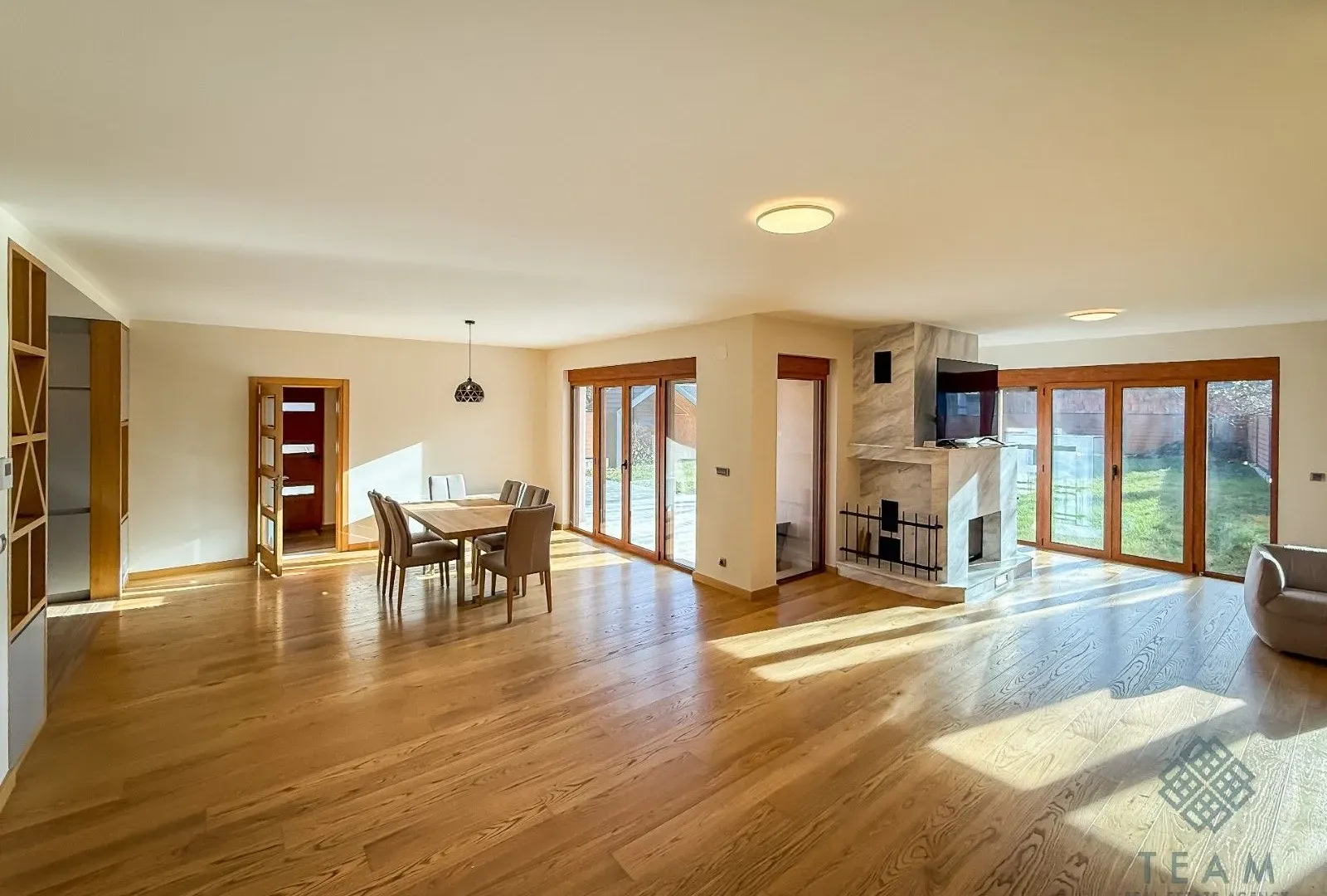 Prodaja, kuća, 330m², Centar, Kolašin